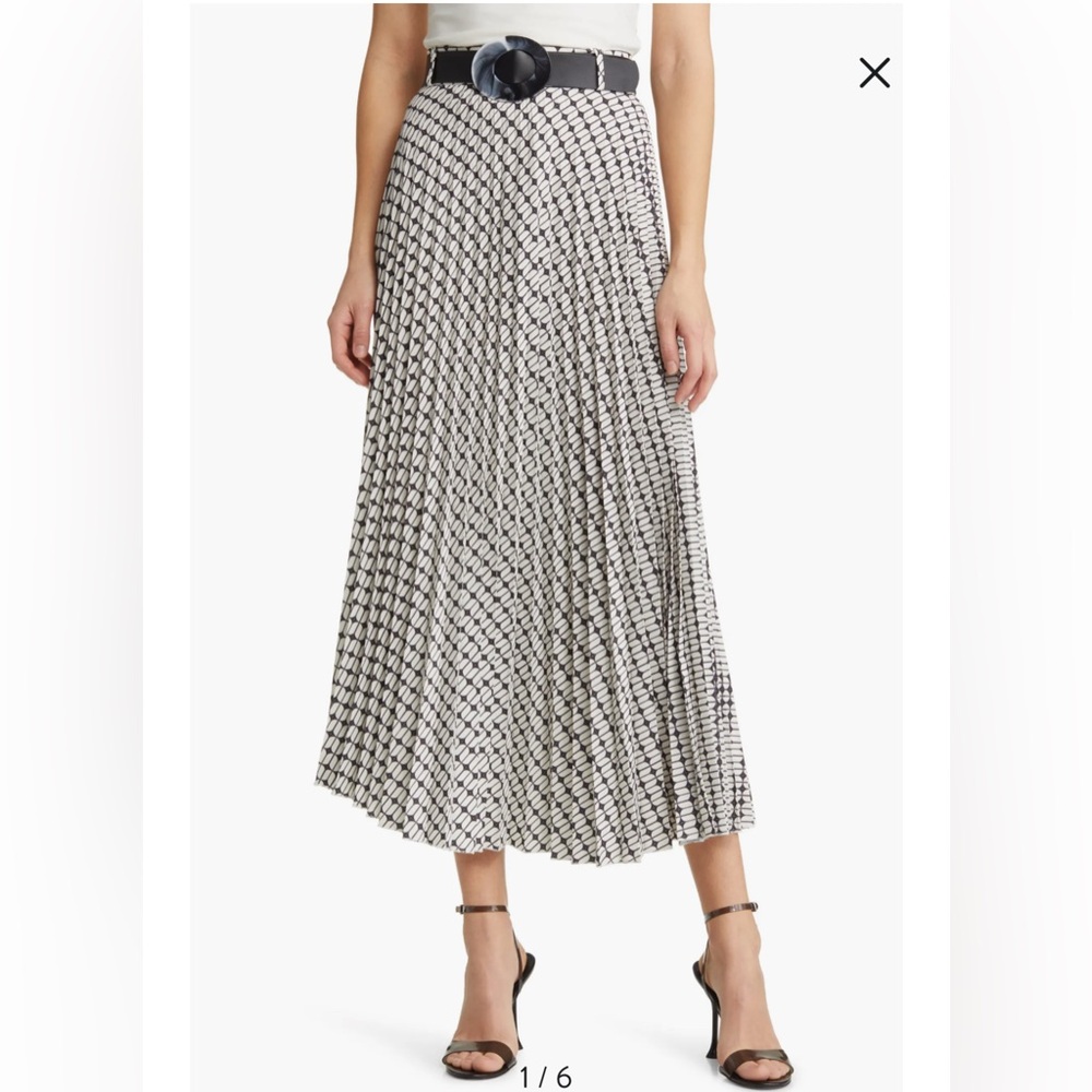New! Nikki‎ Lund Brit Print Pleated Maxi Skirt
In Black Sz Medium $150